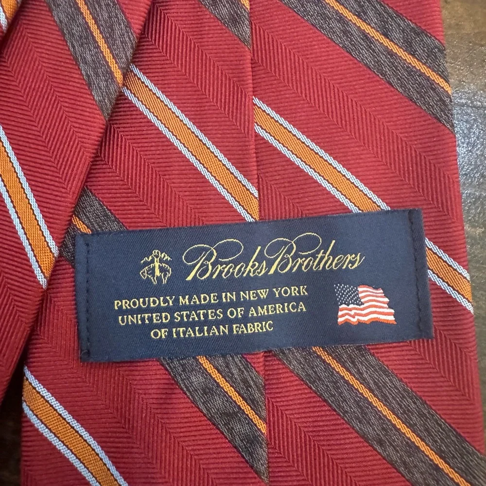 Brooks Brothers Red and Gray Neck Tie - Picture 2 of 3